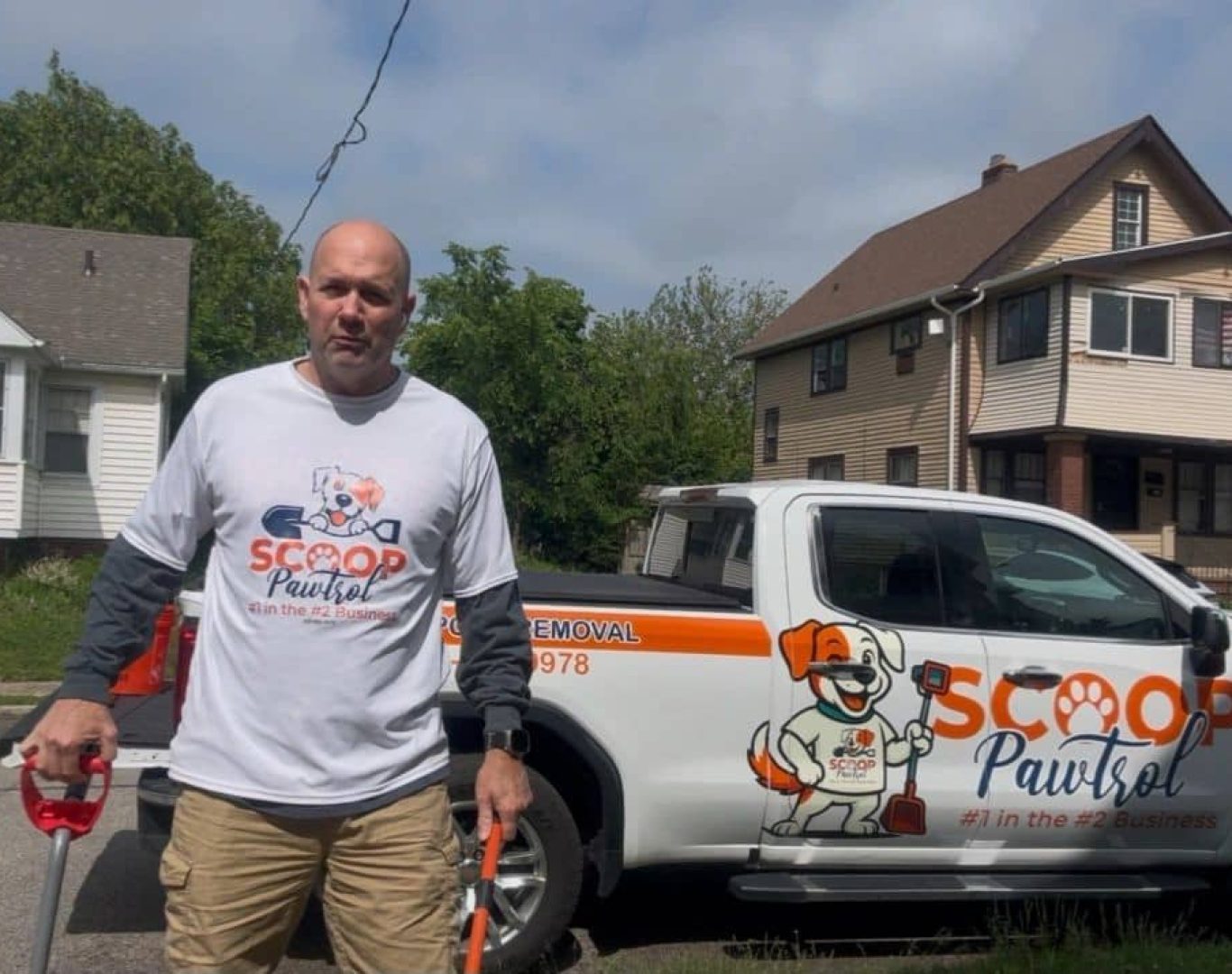 technician providing dog poop scooper service in Summit County yard